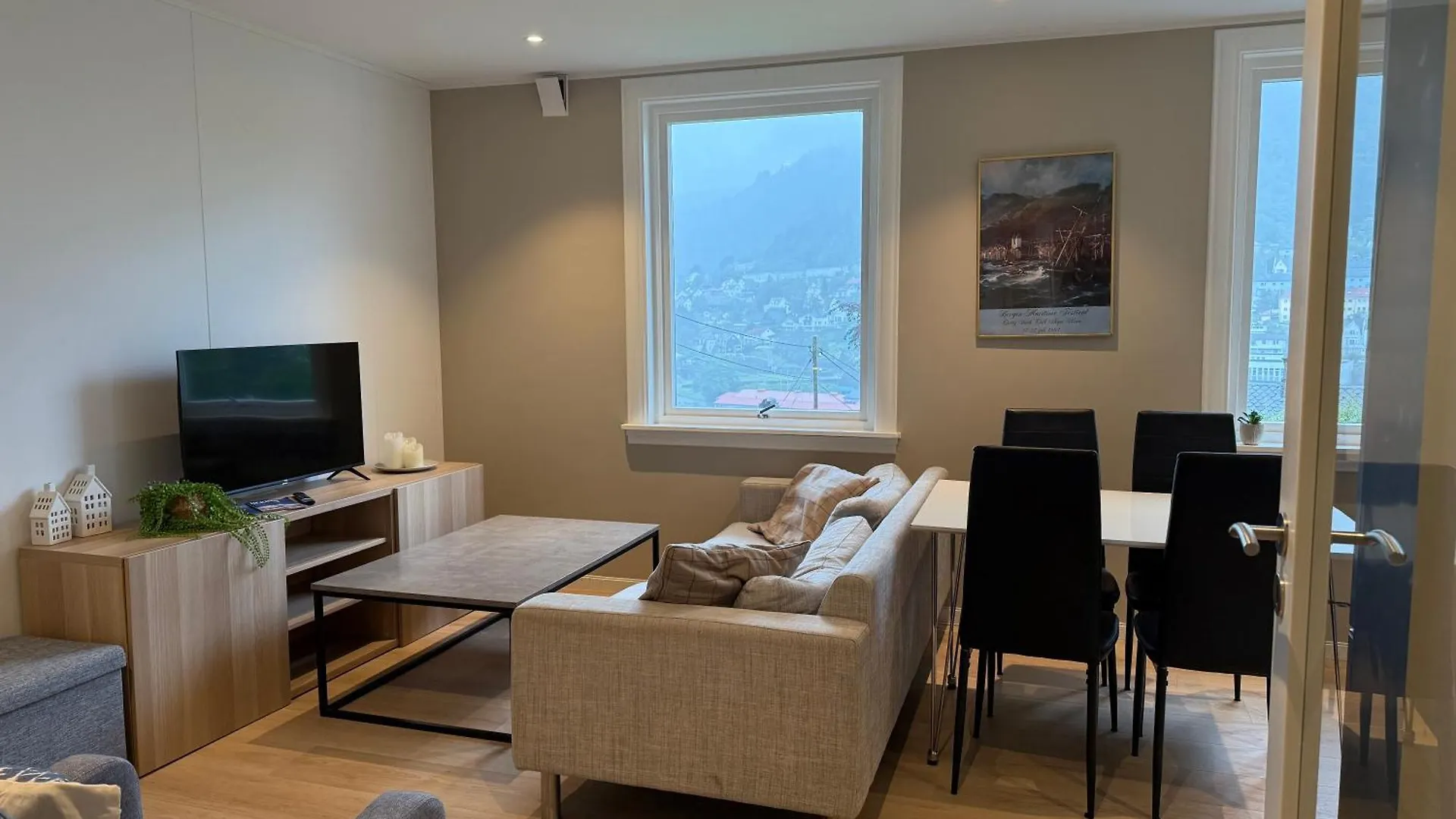 ברגן Modern Apartment With Free Parking